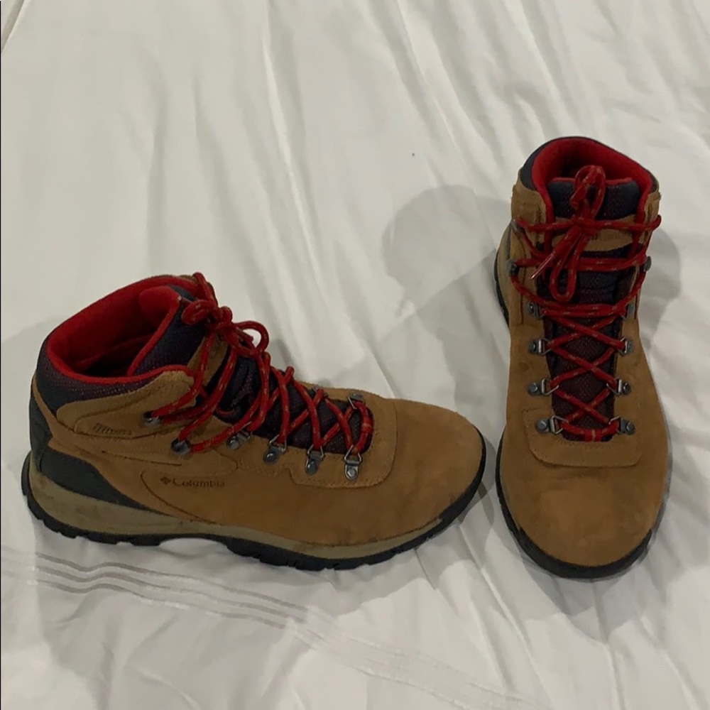 Size 12 Women’s Columbia Hiking Boots Worn Once